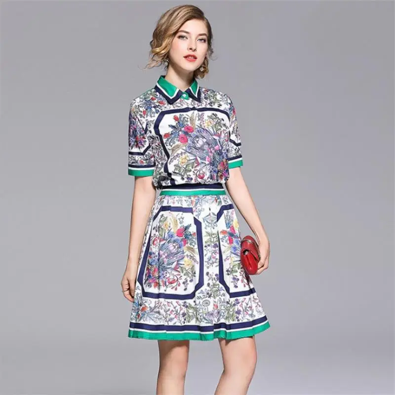 

European women's wear 2018 The new summer With short sleeves lapel Stripe edge Floral print shirt + Pleated skirt printing suit