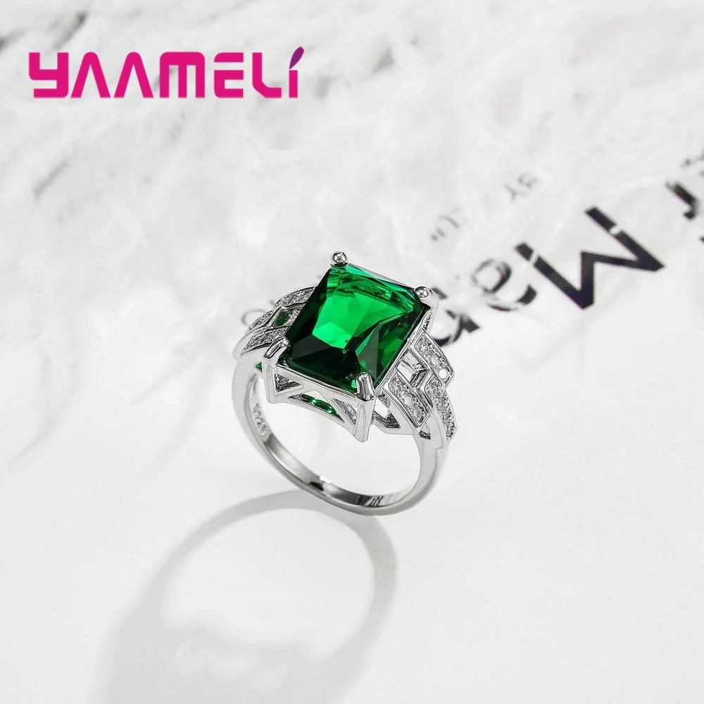Перстень женский из серебра 925 пробы Зеленый хрустальный камень | Украшения и