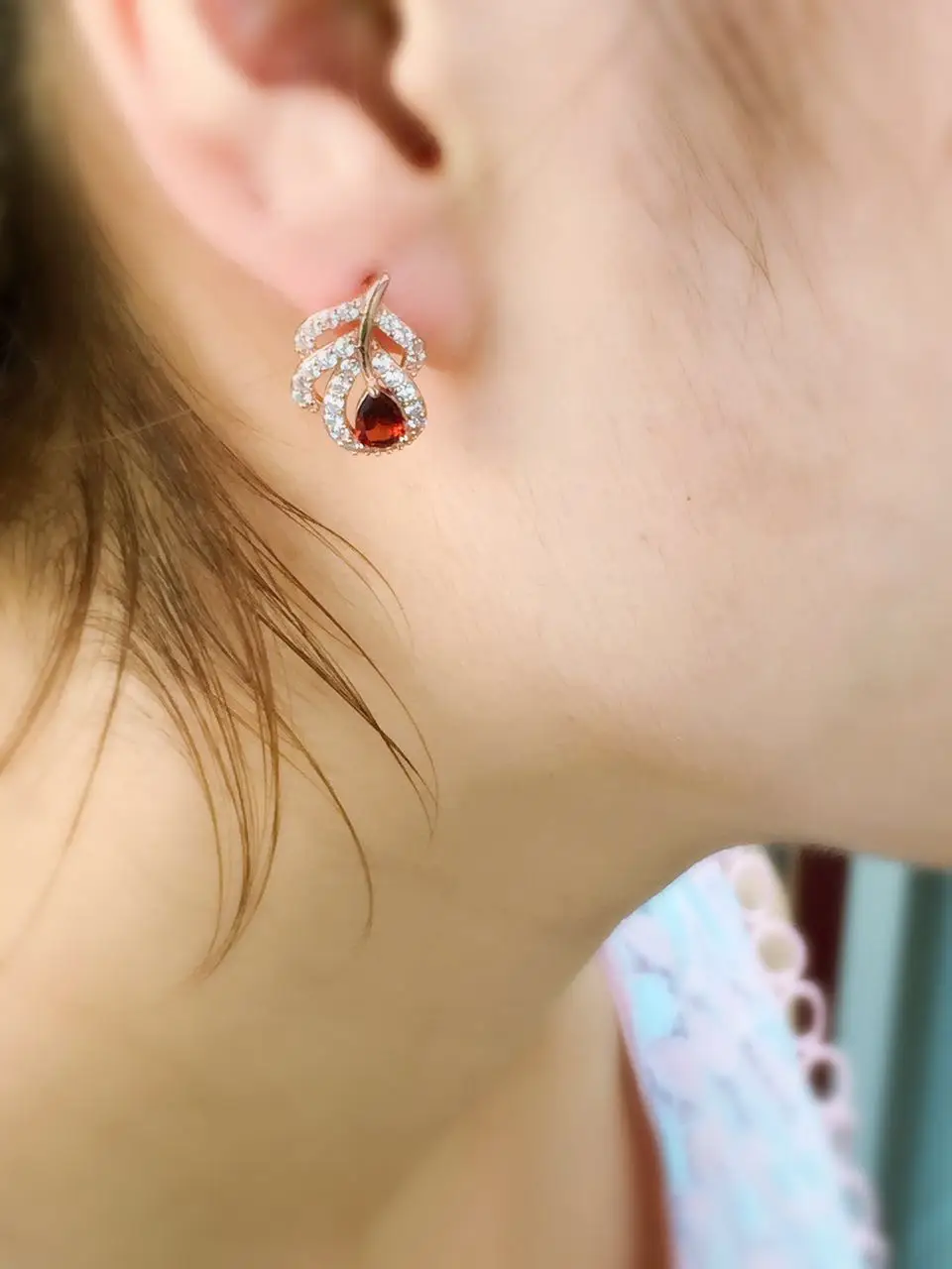 Женские серьги гвоздики из серебра 925 пробы с натуральным красным гранатом|stud