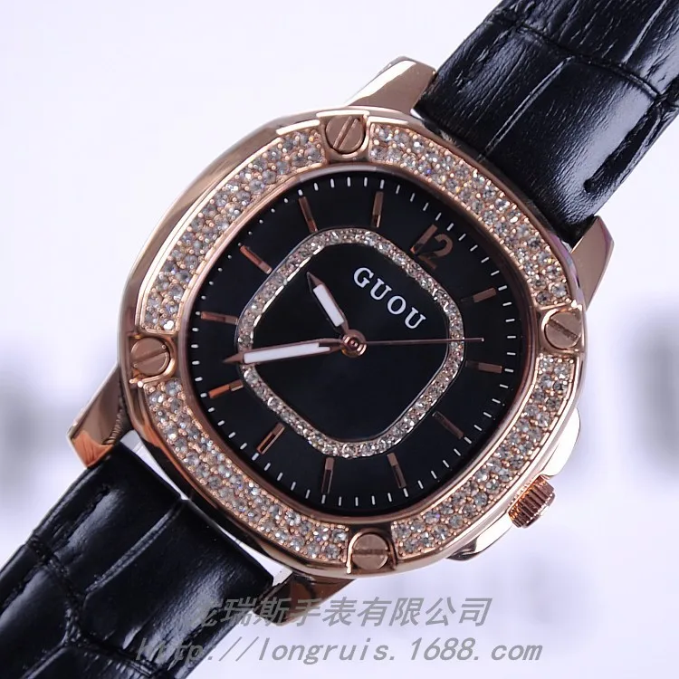 Часы с ремешком из натуральной кожи действительно модные женские часы