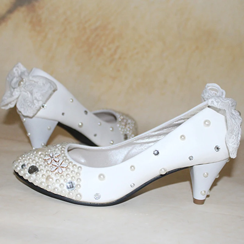 

Gorgeous And Fashion 2Inches Middle Heel Sapatos Femininos Shoes Women White Appliqued Valentine Wedding Shoes
