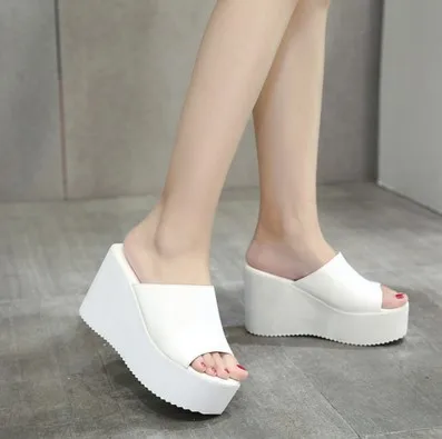 Новая темпераментная черная замшевая тапочка на платформе пикантная модная