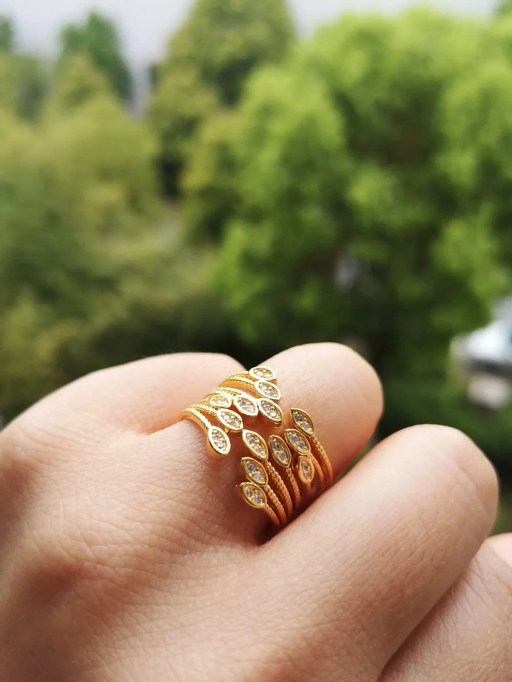 

HUITAN Vintage Feather Ring Peacock Tail Open Ring Luxury Golden Color Ring With CZ Christmas New Year Party Rings for Women