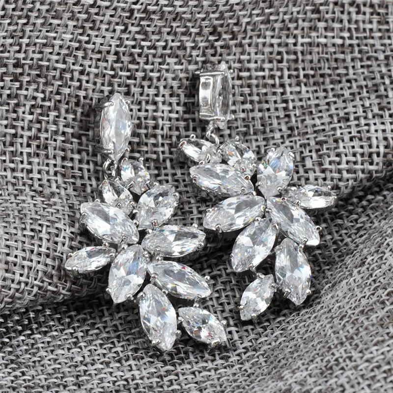 

Hot Jewelry White Gold Crystal Leaf Earrings Chic Long Women Engagement Earring Wholesale pendientes Ear0570