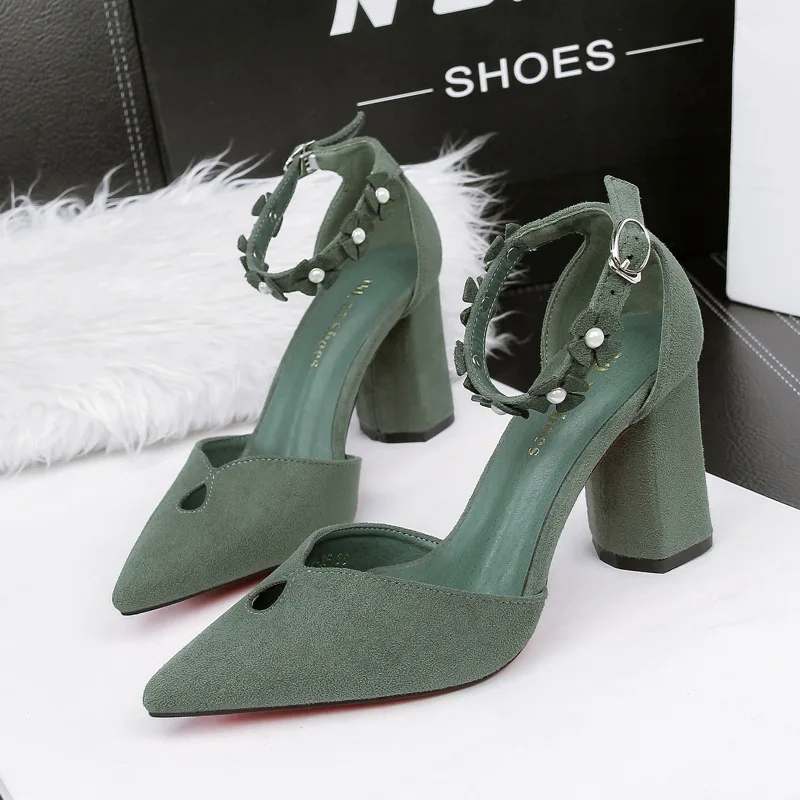 

Женские туфли-лодочки, мягкое покрытие (флок), заостренный носок, модная, с цветочным узором на массивном высоком каблуке с пряжкой и 7,5 Мэри ...