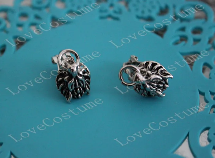 Серьги-гвоздики с волком и для косплея Клода |