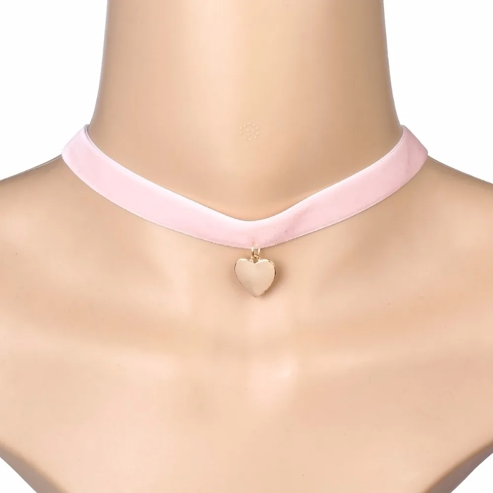 Романтическое милое розовое бархатное колье чокер с кулонами и сердечками хит