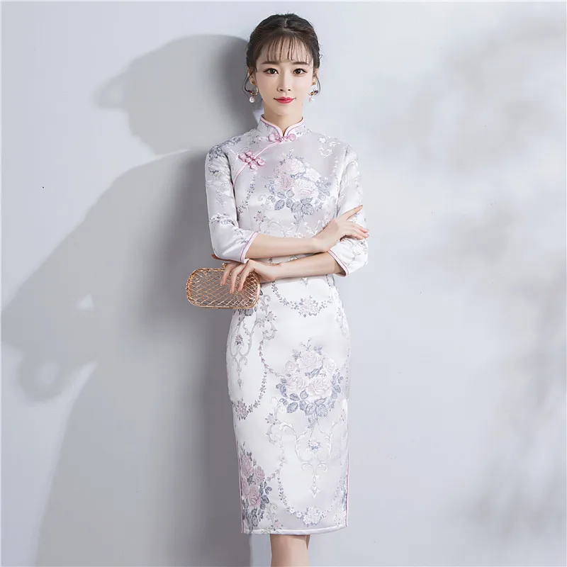 

Chinese Style Elegant Embroidery Qipao Vintage Oriental Women Slim Stage Show Cheongsam Novelty Floral Girl Evening Dress Gown