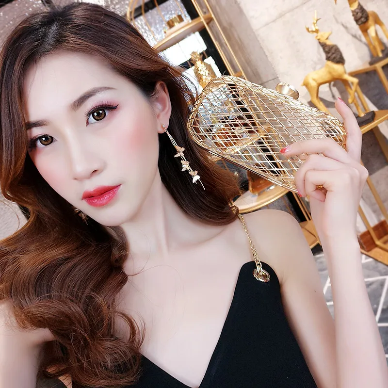 Серьги женские с металлическими бабочками и кисточками корейские