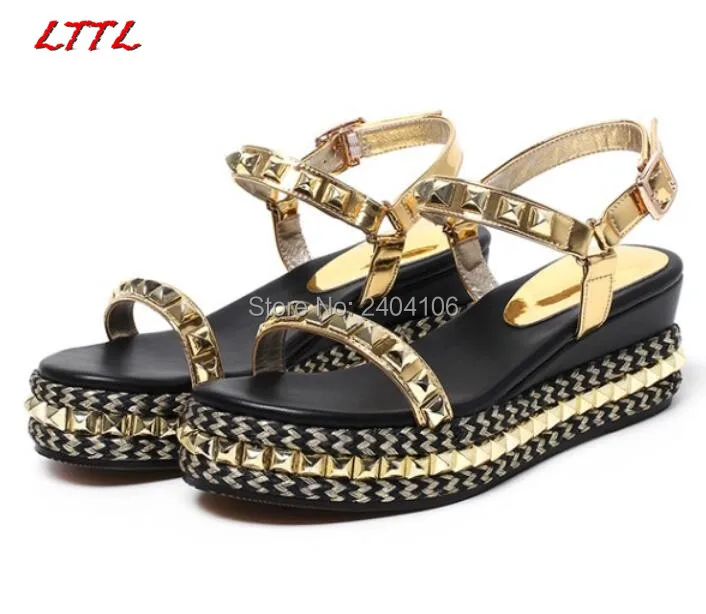 Женские сандалии-гладиаторы с открытым носком на платформе заклепками черного и