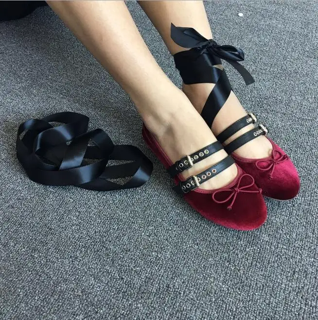 Red suede Весенняя Новая модная женская обувь больших размеров, однотонная женская обувь на плоской подошве, обувь принцессы с ремешками, женские балетки - Цвет: Red suede