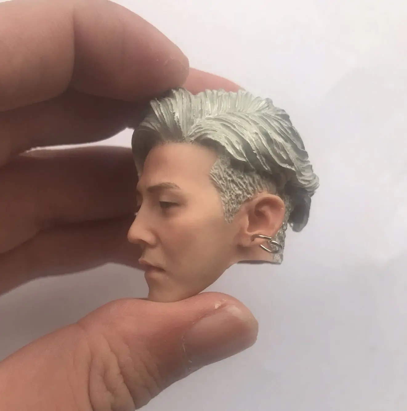 

White Hair BigBang Head Sculpt 1/6 Scale Korea Star SEUNGRI Head Model with Earrings
