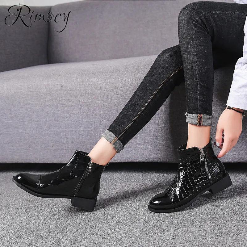 RIMOCY Женщины змеиной кожи модные женские сапоги на квадратном каблуке botas mujer