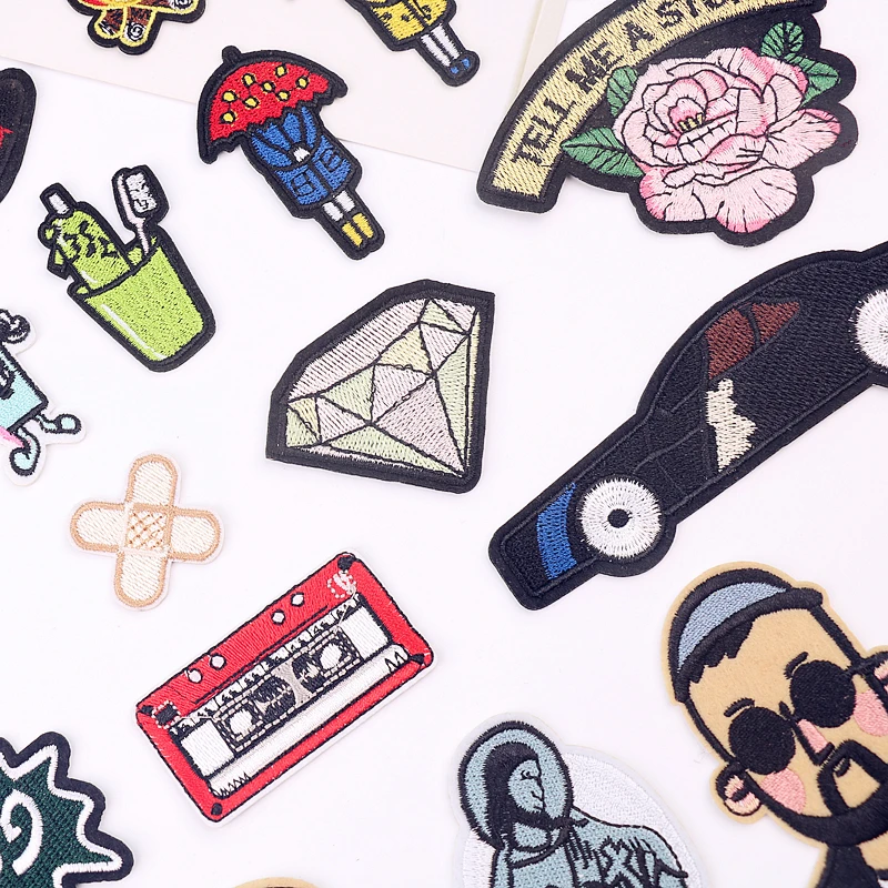 Новый модный тканевый пуховик с вышивкой нашивками и дырками штаны наклейками |