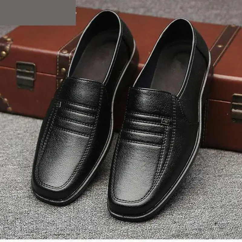 

Fashion 2018 Casual Mens Ventilation Comfortable Shoes For Men Flat Bottom High Quality Outdoors Middle Age And Old Age Shoes