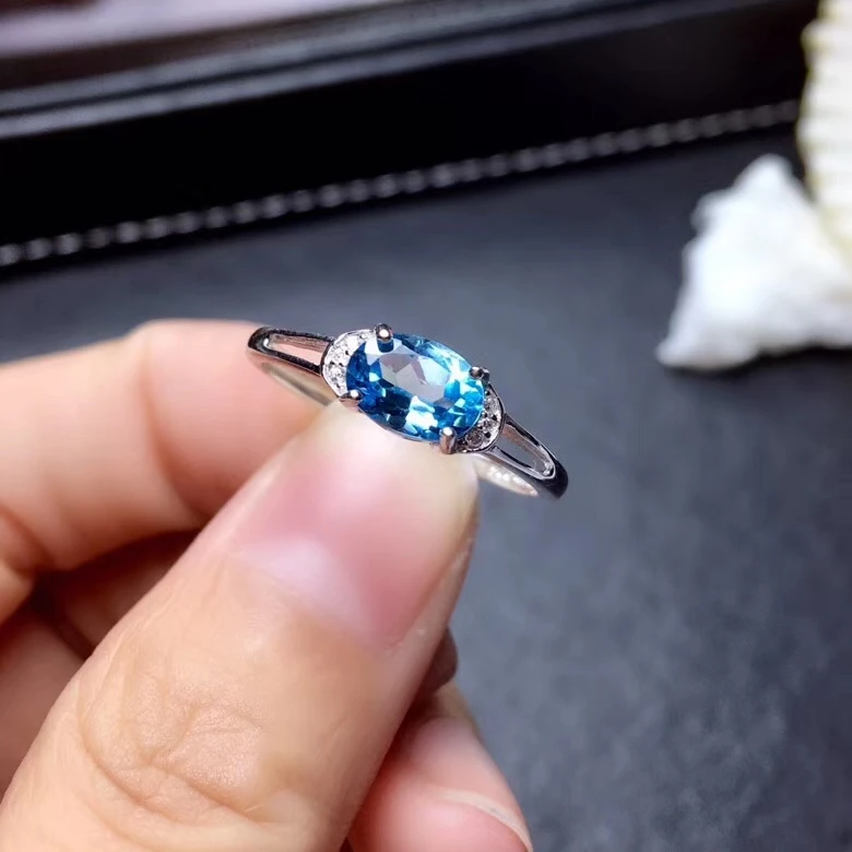 

Кольцо женское из серебра 925 пробы, с натуральным голубым топазом