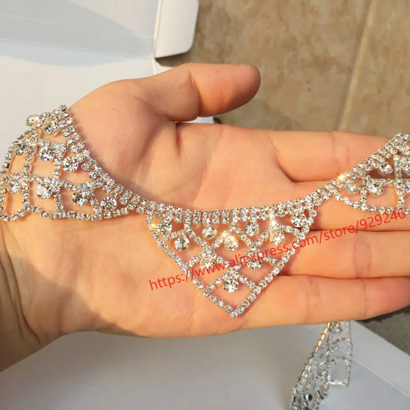 Цепочка Стразы с треугольным прозрачным кристаллом 4 см блестящая аппликация для