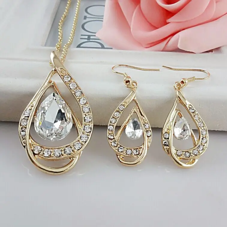 Женский ювелирный комплект из колье серёг и кольца с австрийскими кристаллами|new