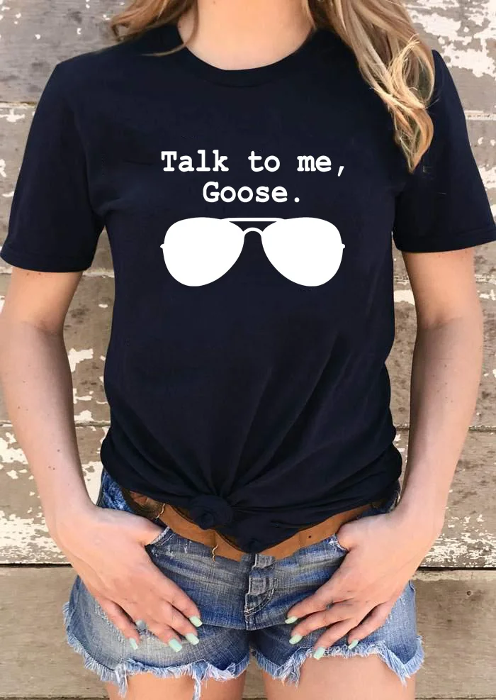 Женская футболка с круглым вырезом коротким рукавом и принтом гусиных