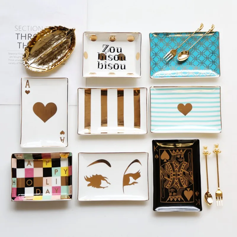 Многофункциональная тарелка с золотистыми краями для хранения ювелирных