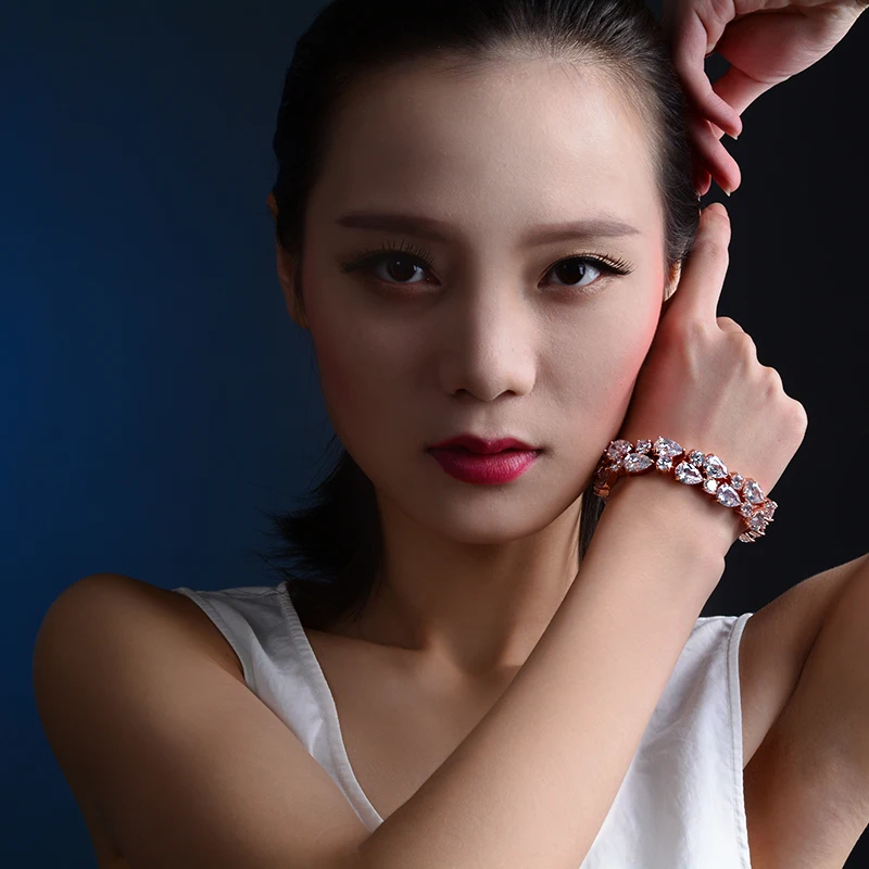 Женский золотистый браслет Мона Лиза плиссированный из прозрачного кубического