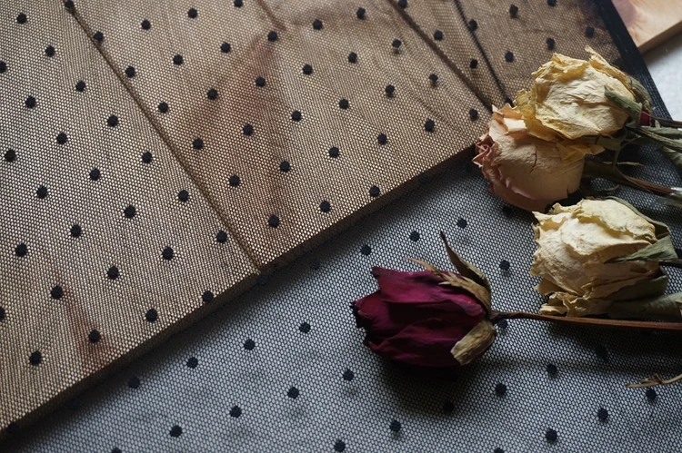 Новый дизайн черно белая вышитая фатиновая ткань в горошек свадебный кружевной