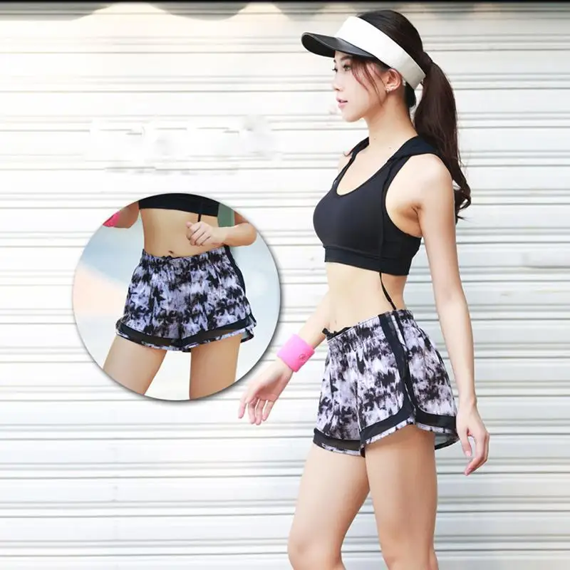 Лето 2017 г. Для женщин Шорты для поддельные два двухслойный Фитнес граффити