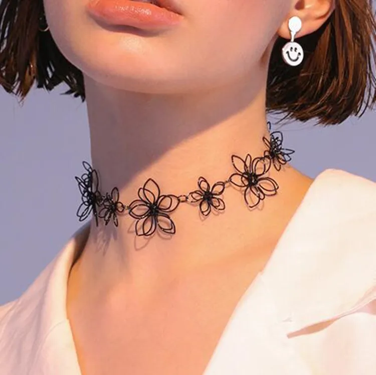 2019 корейские простые черные полые сплав цветы короткие ключицы колье для женщин