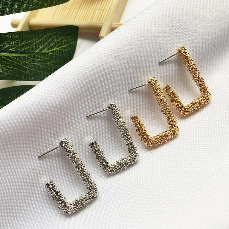 Модные геометрические матовые металлические серьги пусеты CC для женщин