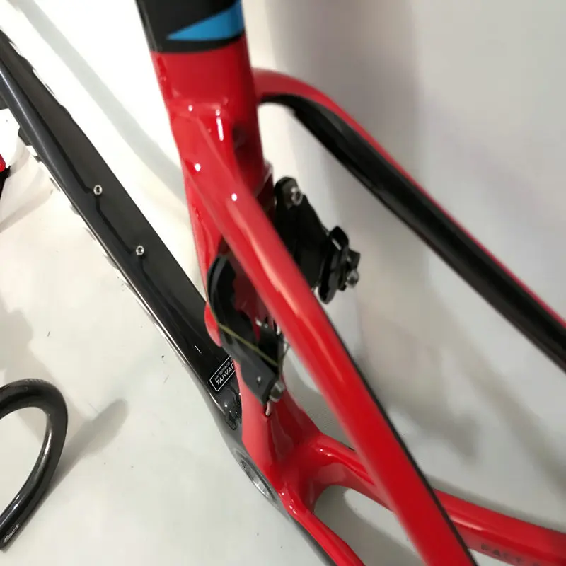 

2019 style red black bicycle carbon frame V breaks +handlabe+ breaks+seatpost cyciling carbon frame made in taiwan free shipping