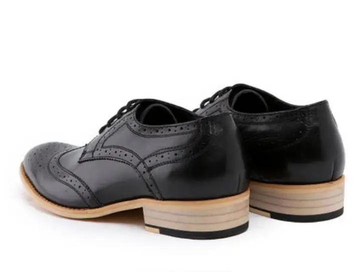 Туфли мужские из натуральной кожи заостренный носок кружево броги Классические