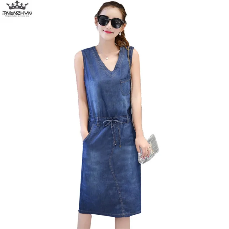 

tnlnzhyn 2019 New Summer Women Denim Dress Fashion V-neck sleeveless Plus Size Jeans Dress Women Slim long cowboy Dress Y1153