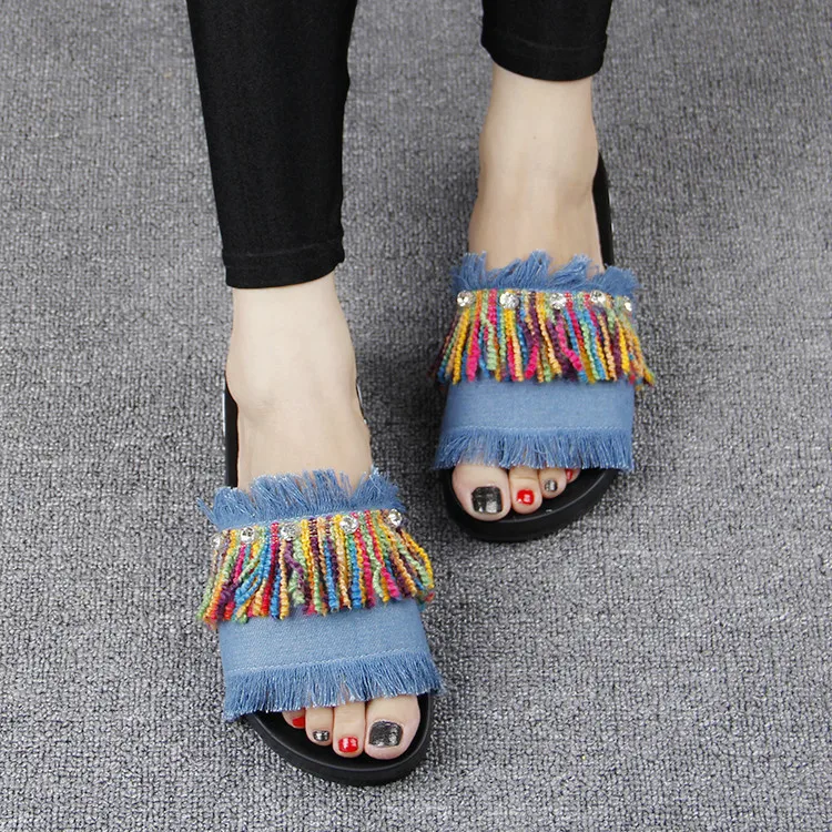 Женские джинсовые шлепанцы сандалии с бахромой на платформе надписью hell