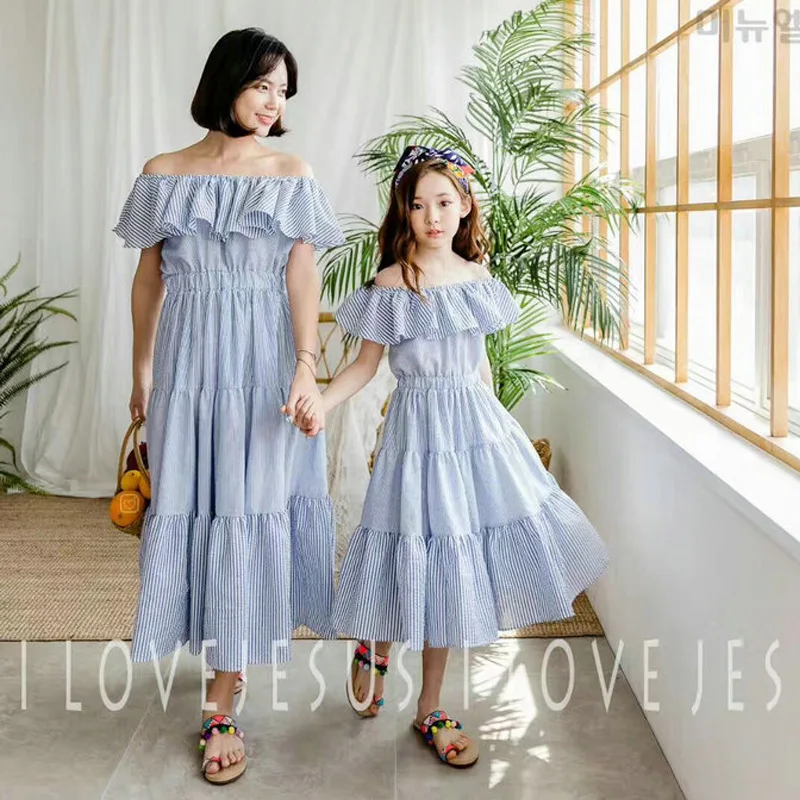 

Одинаковая одежда для всей семьи; Одежда для мамы и дочки «Mommy And Me» синее пляжное платье с полосками отдых выглядеть для девочек женские кор...