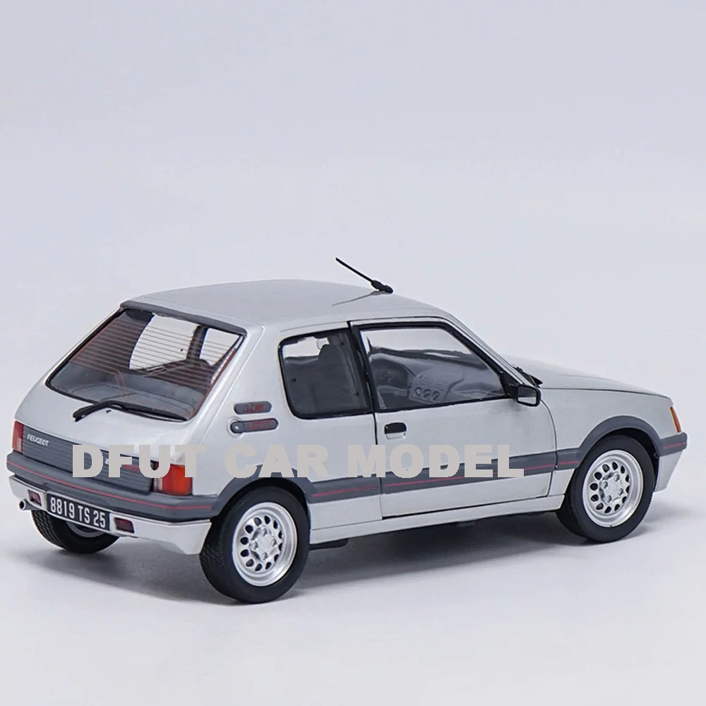 Модель игрушечного автомобиля из сплава под давлением 1:18 205 GTI 1991 оригинальные