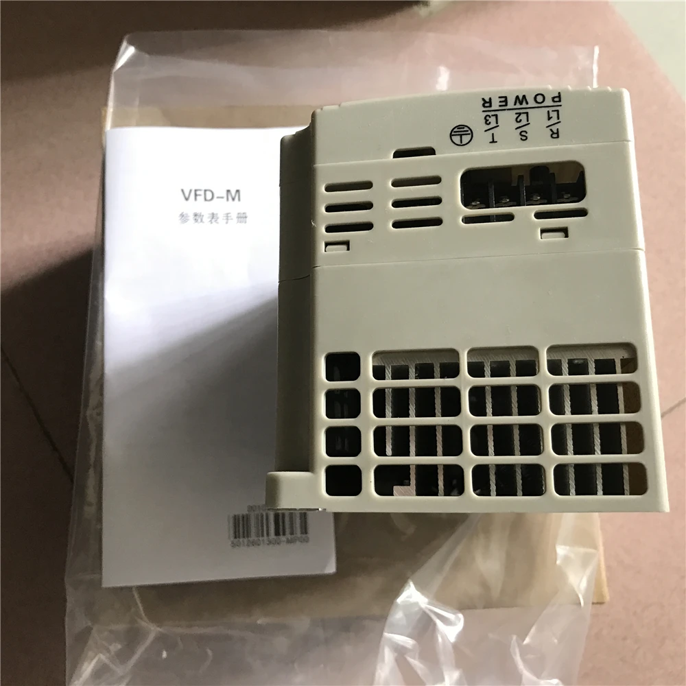 1 шт./лот Новинка 2,2 кВт VFD022M43B 3 фазы 380V до 460V Rated 5 2200 W