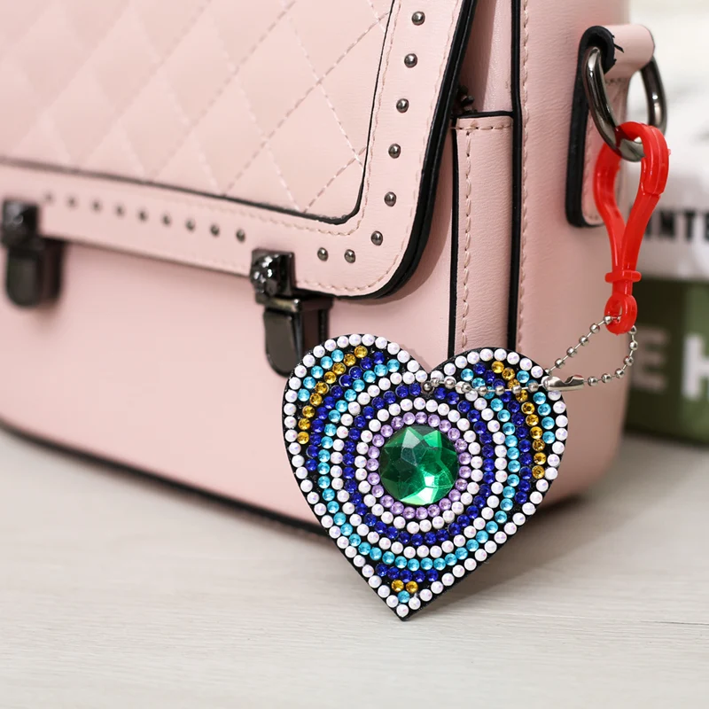 

5pcs Special Shaped Diamond Painting Pendant Kits 5D Heart Rhinestone Embroidery Key Chain DIY Embroidery Decoration Pendant
