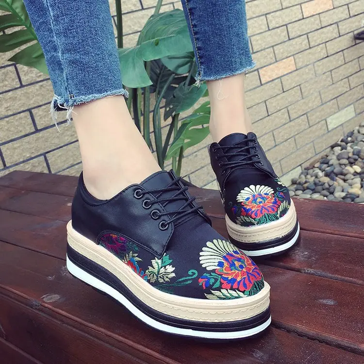 Модные Повседневные тонкие туфли с вышивкой в национальном стиле женская обувь