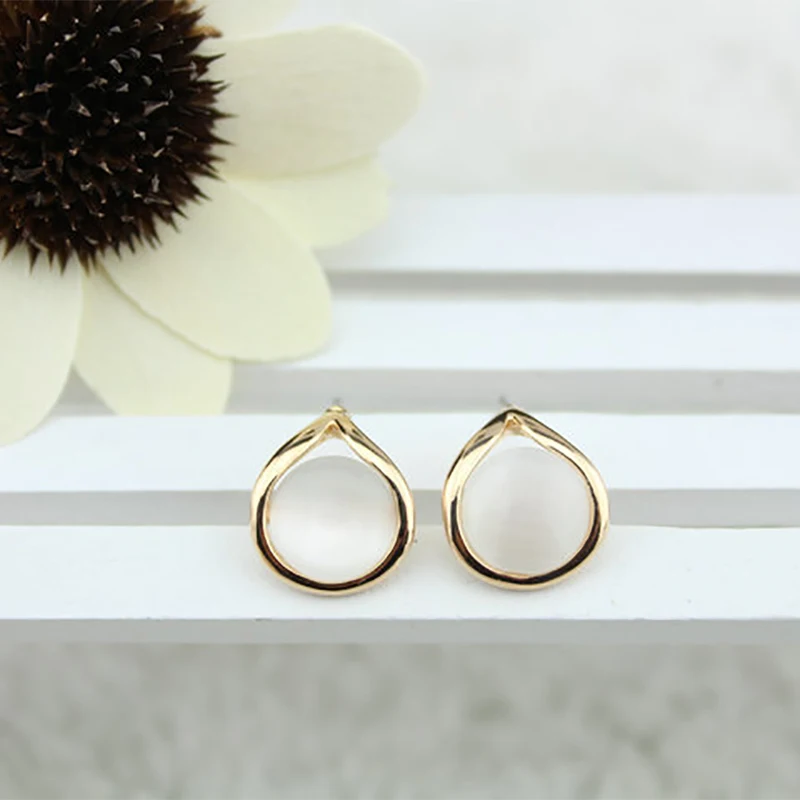 Женские серьги гвоздики в форме капли золотые с опалом модные бусинами эффектные