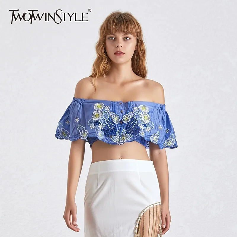 Женская блузка с вышивкой TWOTWINSTYLE Летняя короткая открытыми плечами вырезом