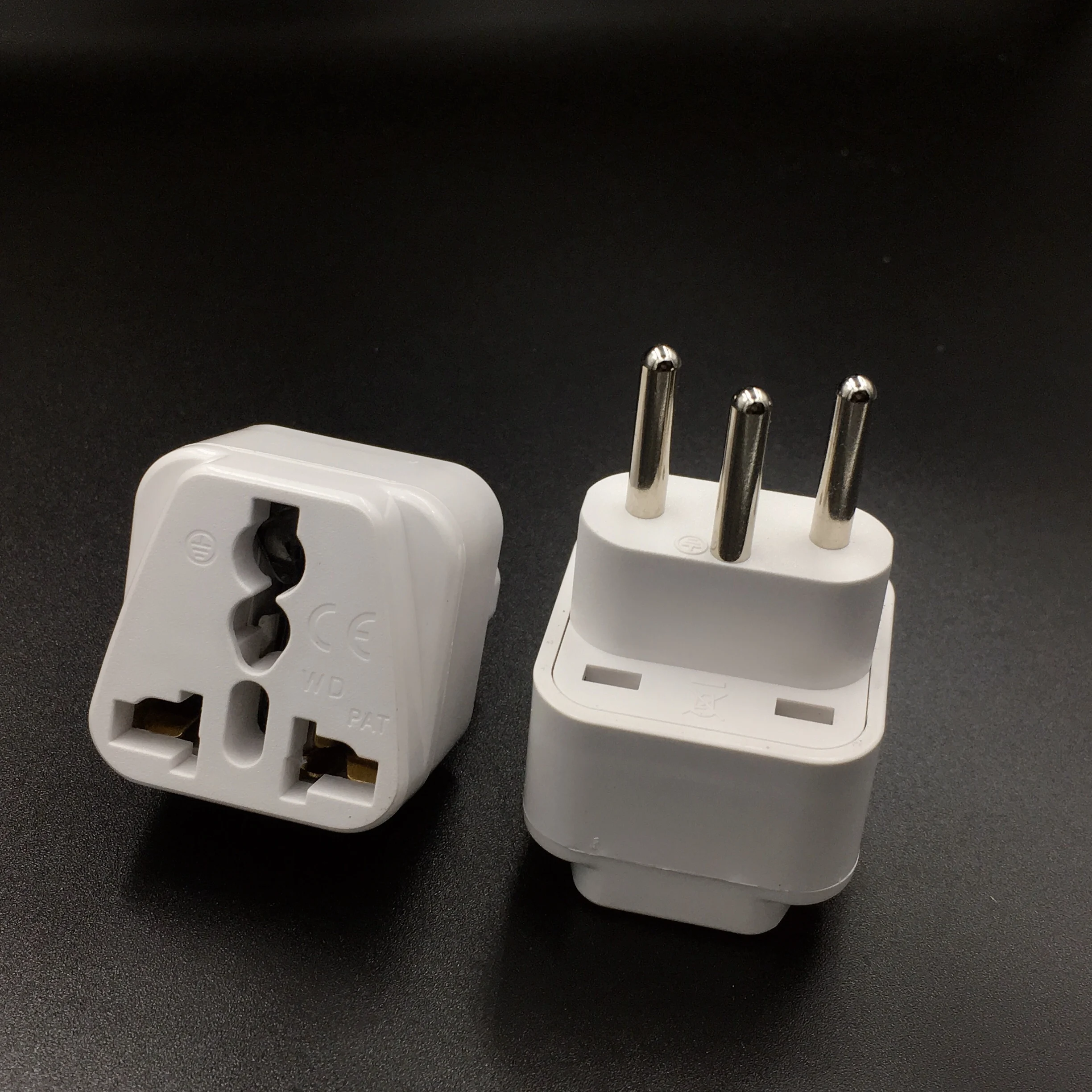 Универсальный 3-контактный адаптер для штепсельной вилки стандарта