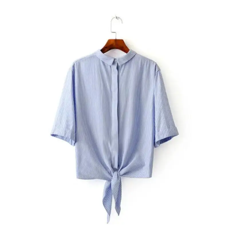 Модные женские рубашки в полоску с узелком на подоле украшенные нашивками блузка