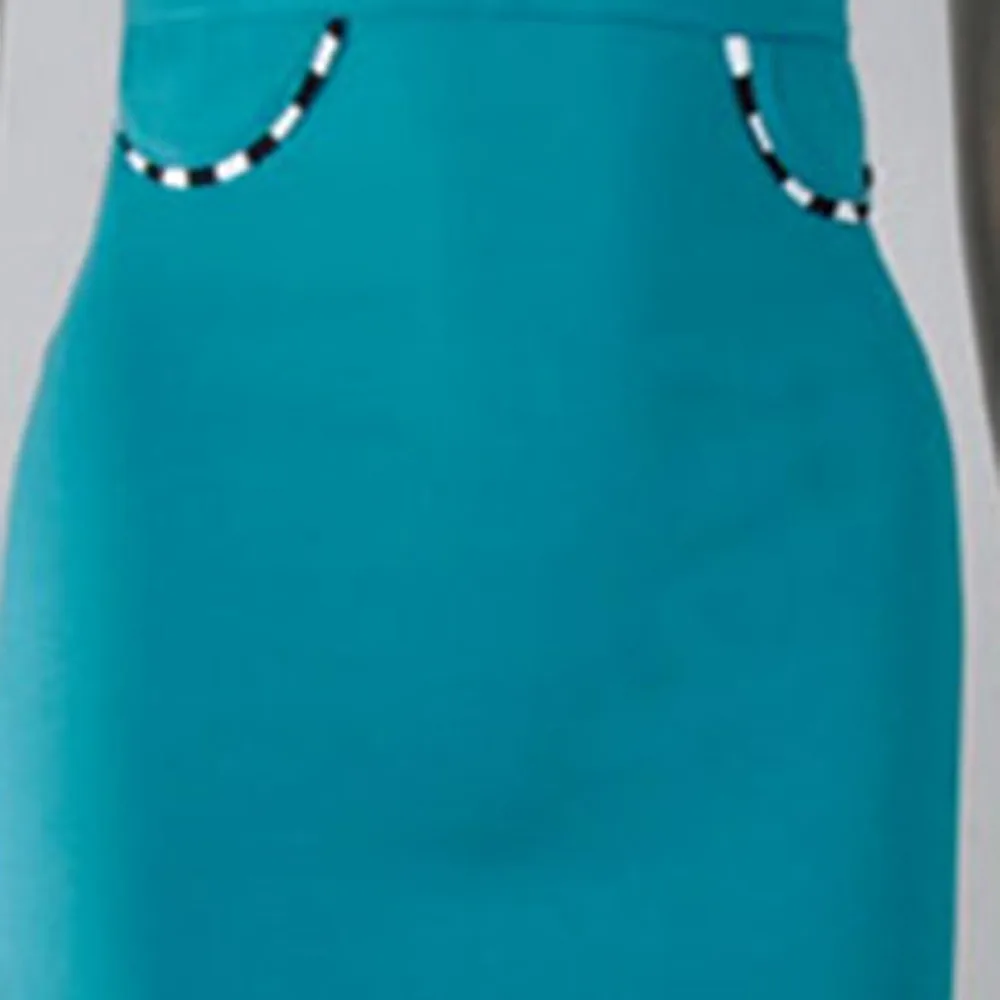 Женское платье-карандаш средней длины с V-образным вырезом и коротким рукавом |