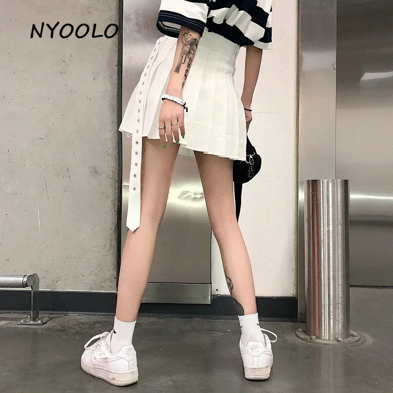 NYOOLO Harajuku Стильная однотонная юбка с высокой талией Летняя женская мини-трапециевидная плиссированная юбка с сердечками пояса с пряжками школьная форма