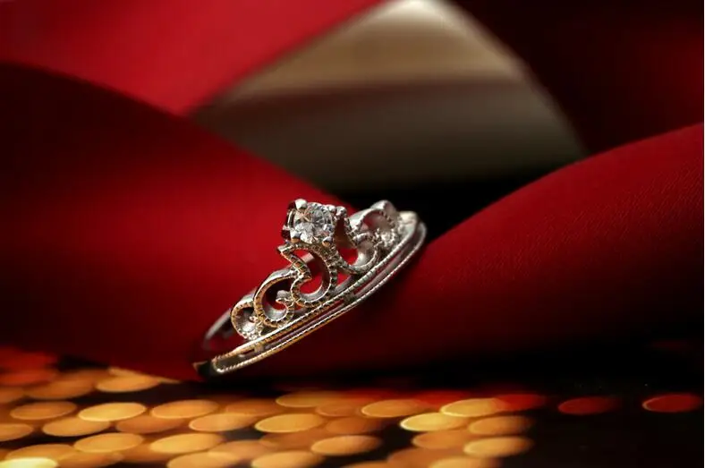 Женское кольцо из серебра 2017 пробы с фианитом | Украшения и аксессуары