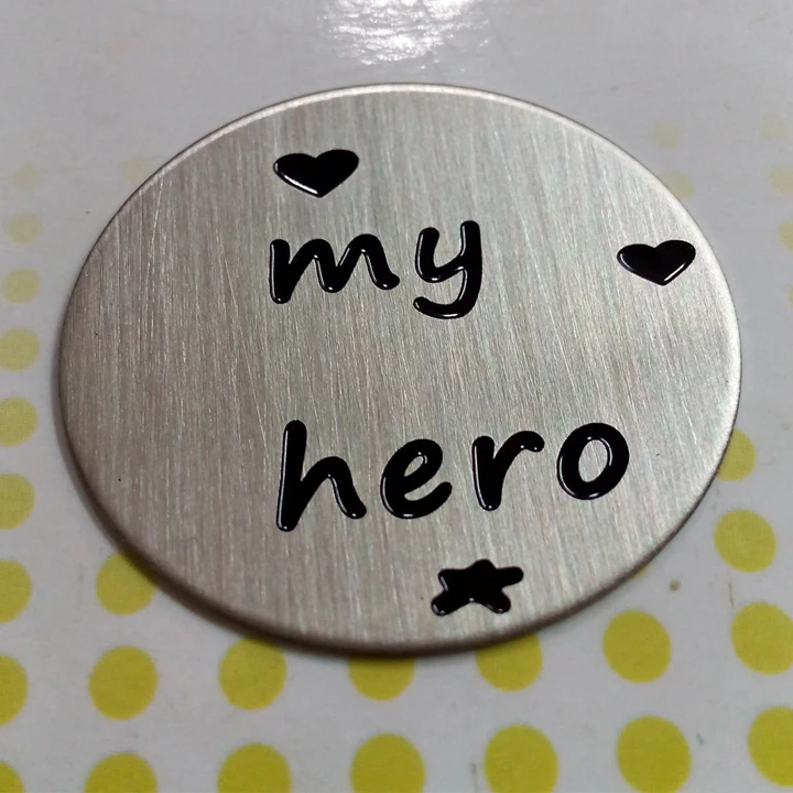 Оптовая продажа пластина из нержавеющей стали с плавающей медальонкой my hero |