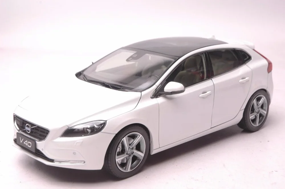 1:18 литая модель для Volvo V40 2016 Белый внедорожник из сплава игрушечный автомобиль