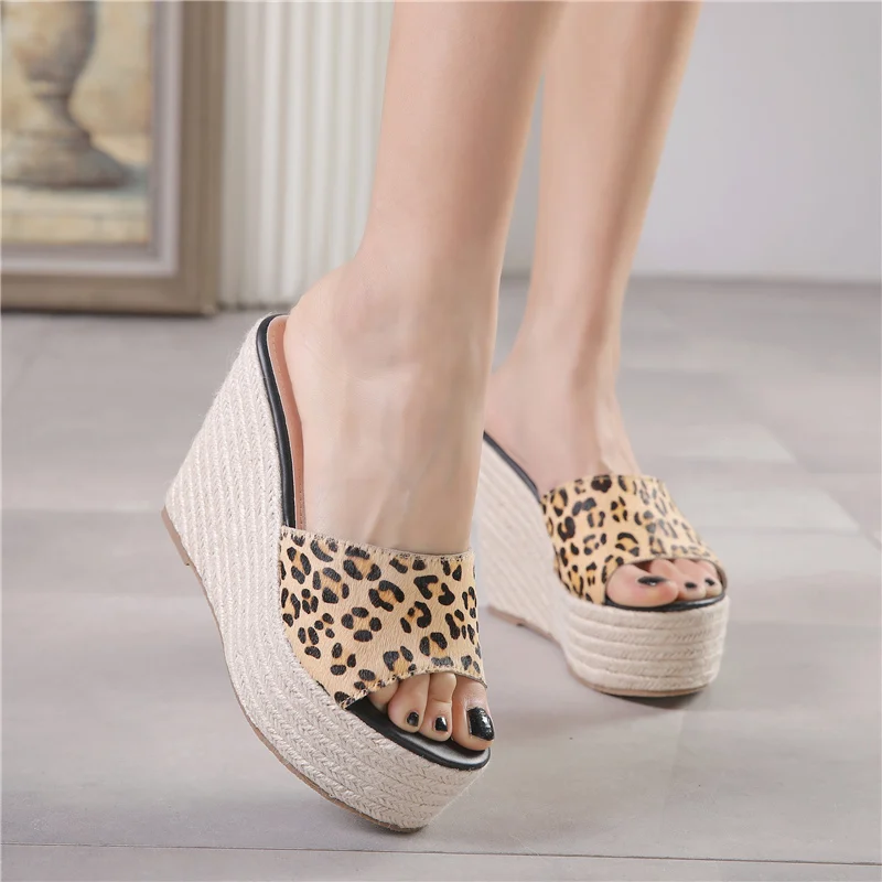 Женские босоножки на танкетке 12 см платформе 6 с леопардовым принтом массивном