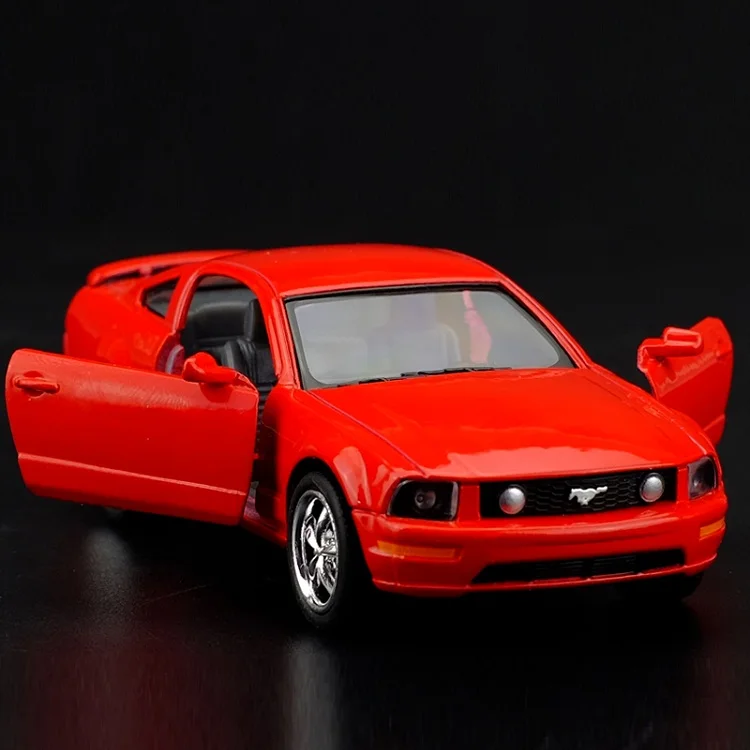 Точная имитация эксклюзивный Diecasts& Toy Vehicles: стильный дизайн автомобиля 2006 Ford Mustang GT 1:38 литая под давлением модель автомобиля оттяните назад Автомобили - Цвет: Красный