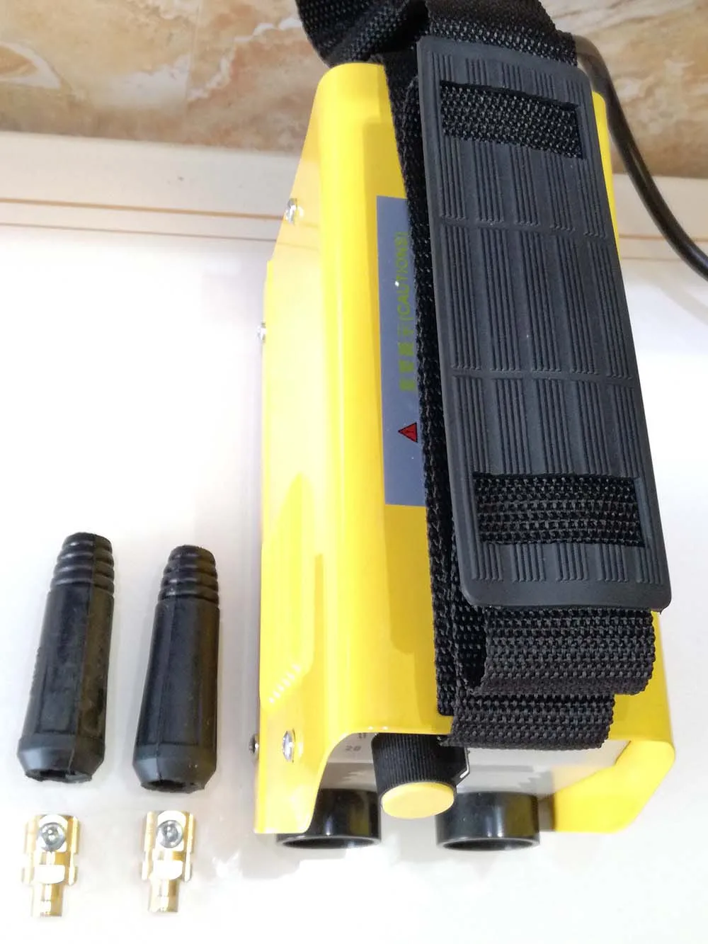 A Высокое качество IGBT Инверторные электрические мини сварочные аппараты, ZX7-225 сварочный аппарат с широким напряжением MMA ARC 110/240v - Цвет: A